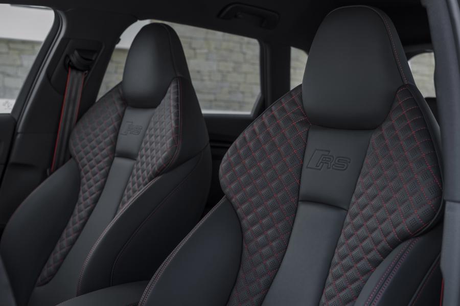 Детали интерьера Audi RS3 Sportback (8V) 2017 года  (WW) (фото 17 из 40)